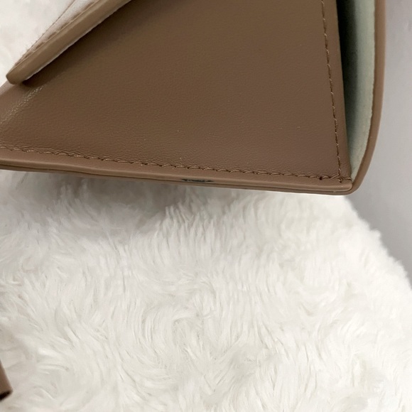 Burberry Women’s Luxury BE4316 Willow Gradient Sunglass - Picture 11 of 12